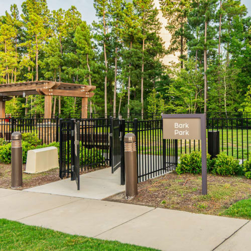 Photos of Glenmoor Oaks Apartments in Moseley, VA